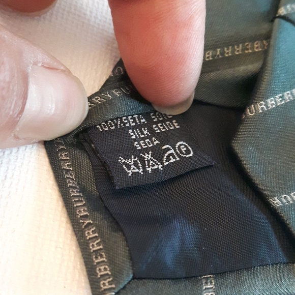HOST PICK Burberry classic 100% silk green tie - Picture 4 of 9